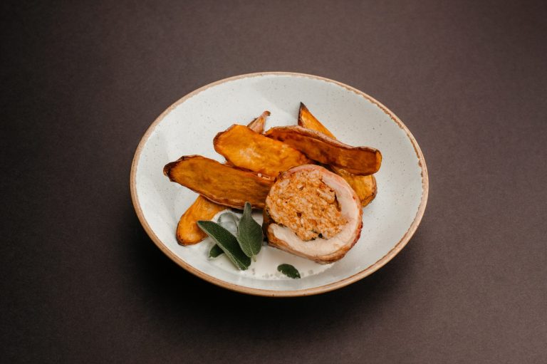 Balotina din pulpa de pui cu bacon