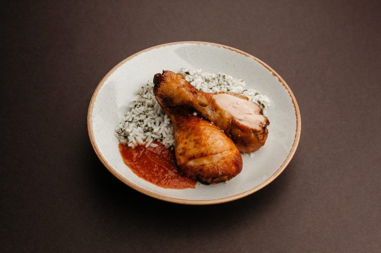 Ciocanele de pui marinate la cuptor