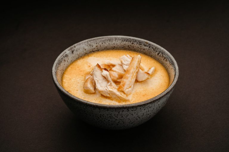 Ciorbă rădăuțeană de pui