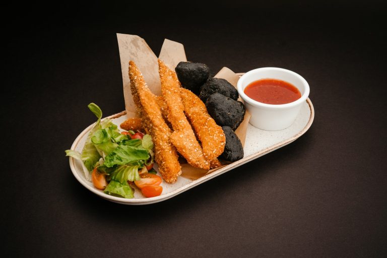 +Combo Crochete cu black cheesy și sweet chilly și mix de salată cu roșii