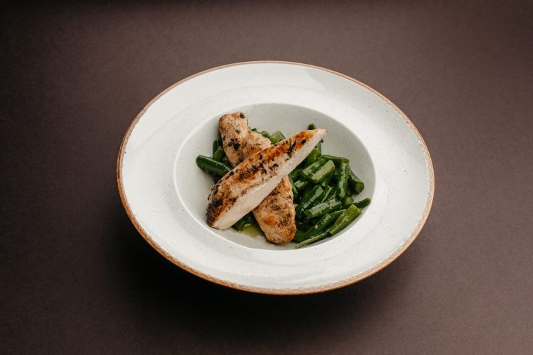 Piept de pui cu unt cimbru si lamaie