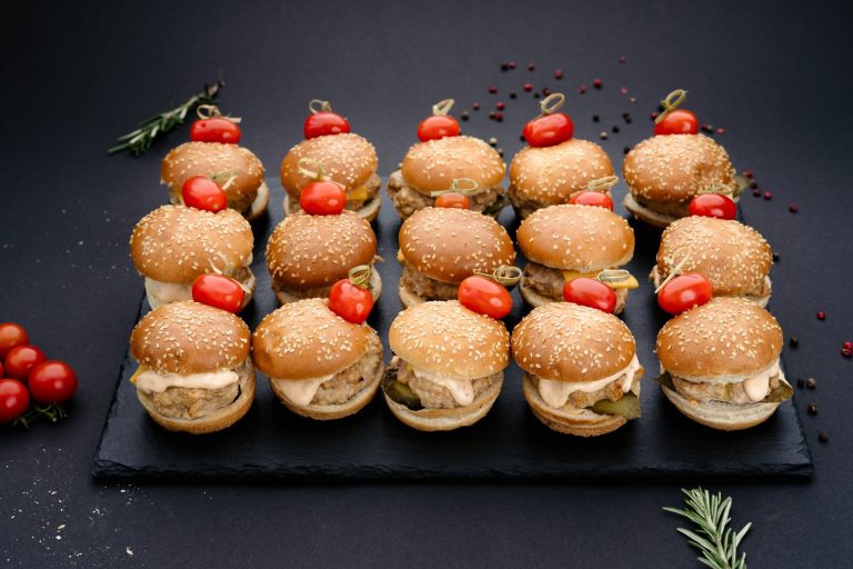 Platou-miniburgeri-pui-2-1.jpg